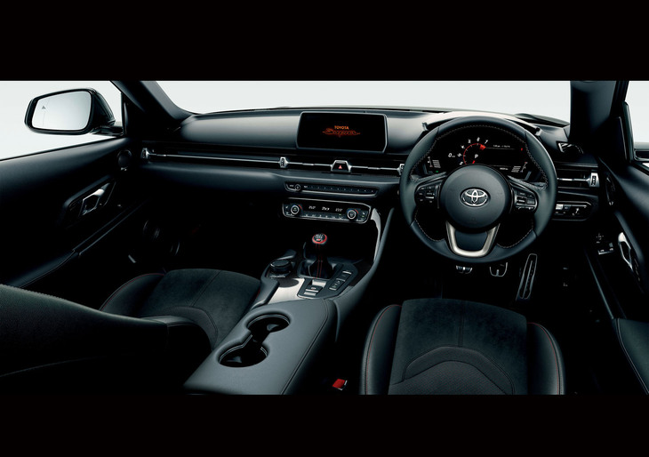 改良型「スープラRZ」のインテリア。写真は6段MT車のもの。