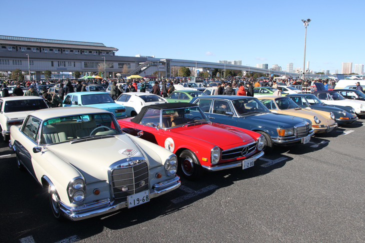 時折冷たい風が吹くことはあったが、気温もさほど低くなく、好天に恵まれた会場。