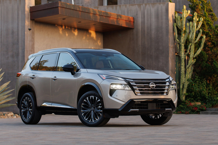 日産は、2026年度にSUV「ローグ（日本名エクストレイル）」のフルハイブリッド車「ローグe-POWER」を米国市場に投入。「三菱アウトランダー」のOEM版とうわさされる「ローグPHEV」の存在も明らかにされた。