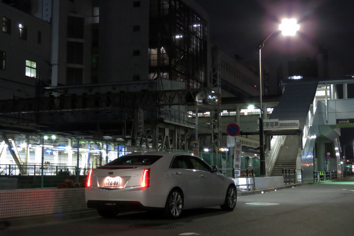 早朝6時の東京・荻窪駅。片道155km、移動時間2時間半のドライブの始まりである。