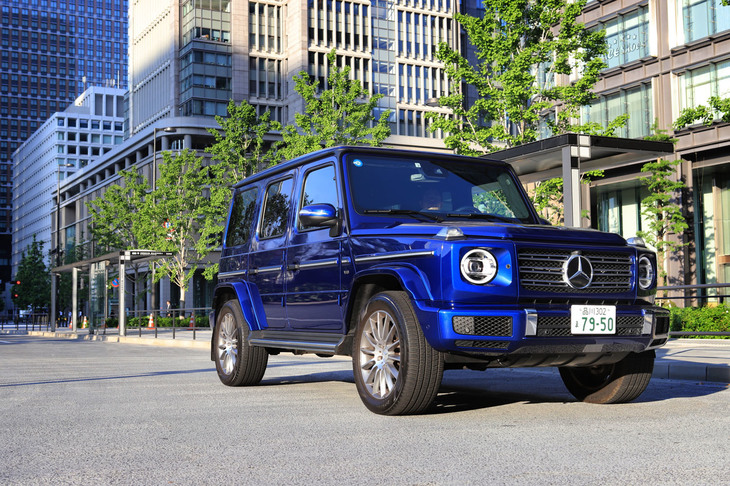 現行型「Gクラス」は、従来モデルよりやや丸みを帯びたフォルムが特徴。ボディーサイズは全長で53mm、全幅で64mm拡大している。