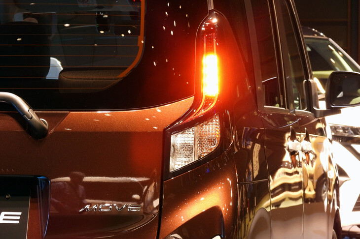 ダイハツ・ムーヴX（リアコンビランプ）