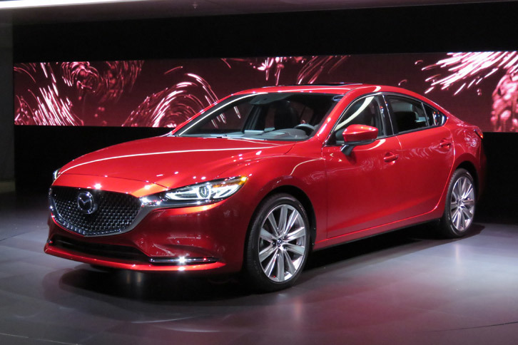 マツダが出展した「マツダ6（日本名：アテンザ）」のマイナーチェンジモデル。