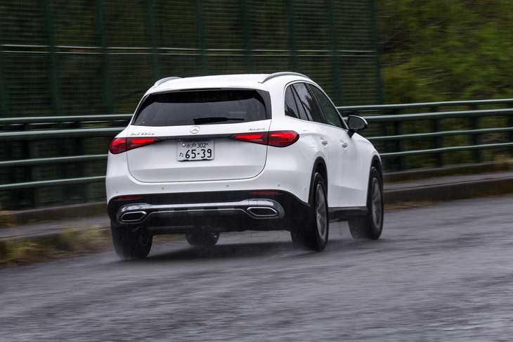 ボディーカラーは3色あるなかで唯一の無償色である「ポーラーホワイト」。「オブシディアンブラック」と「ハイテックシルバー」はいずれも8万5000円の有償色となっている。