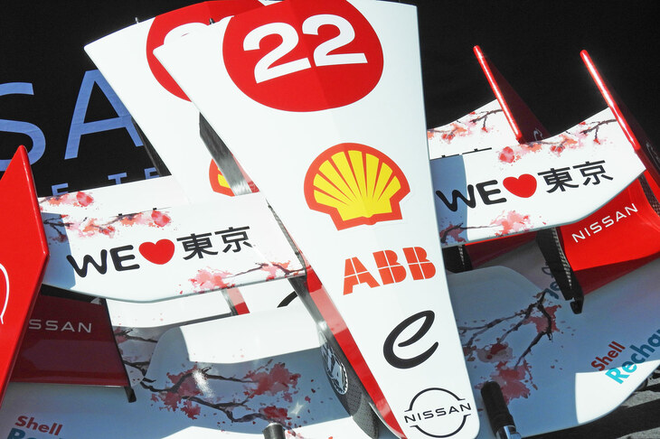 パドックの裏には、競技車両のパーツがふつうに置かれていてびっくりする。「ボディーはワンメイクなので、見られても問題ない」ということなのだろうが、F1やルマンと比べて、なんだかとってもおおらかな雰囲気だ。個人的に大好きだった、かつてのインディジャパンを思い出す。