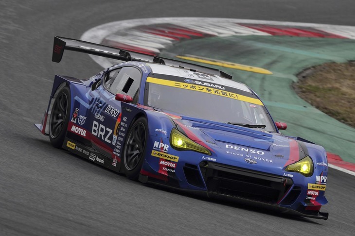 富士スピードウェイのコーナーを駆け抜ける「BRZ GT300」。課題だったパワーユニットの耐久性アップにも力を注いだ結果、2018年に多発したエンジントラブルは解消しつつあるようだ。