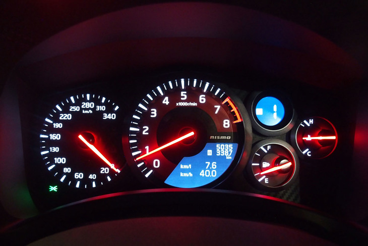 遠慮なく首都高を走ったにもかかわらず、車載燃費計の計測値は7.6km/リッター。ハイパフォーマンスカーにしてこの燃費はかなり立派だといえる。