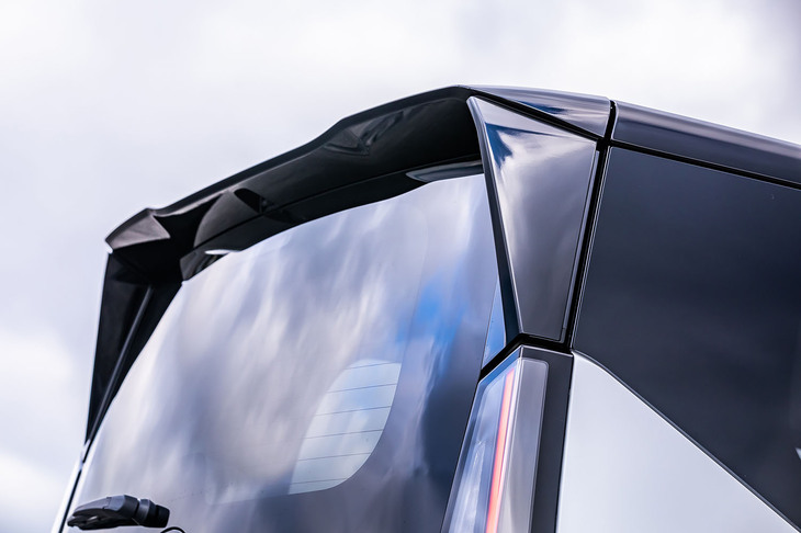 日産セレナe-POWERハイウェイスターVプロトタイプ（リアスポイラー）