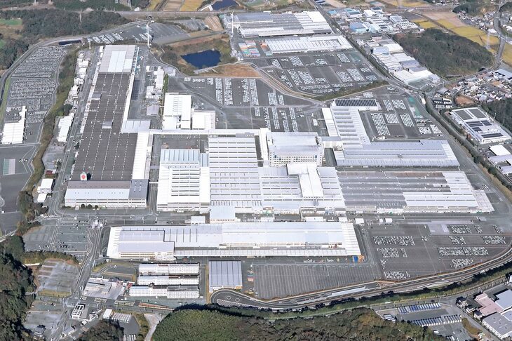 「インドがだめなら日本でつくればいいじゃない」という人もいるかもしれないが、一向に短くならない「ジムニー／ジムニー シエラ」の納期からもわかるとおり、湖西工場のジムニーの生産ラインはすでにフル稼働状態。「ノマド」までつくる余裕はないのだ。