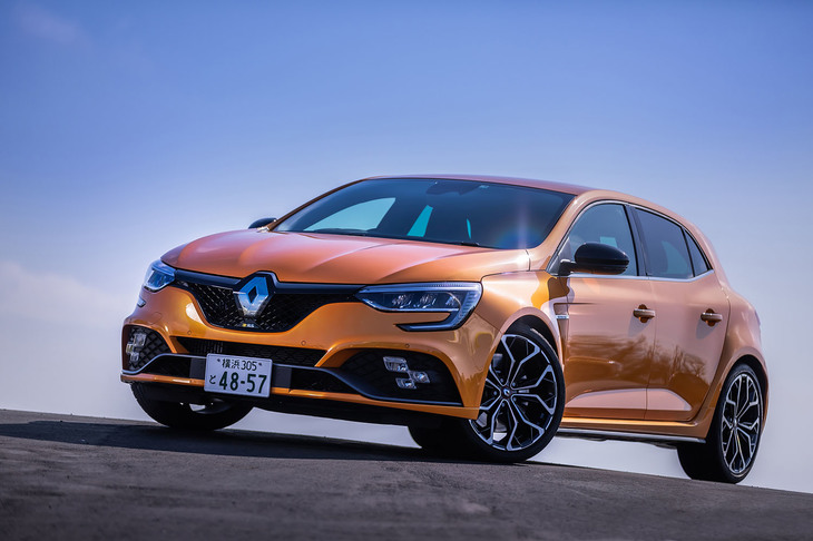 今回の試乗車は、2021年1月28日に日本導入が発表された「メガーヌ ルノースポール（R.S.）」のマイナーチェンジモデル。発売は同年3月4日で、高性能バージョンの「メガーヌR.S.トロフィー」もラインナップする。
