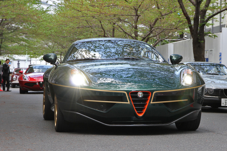 「コンコルソ デレガンツァ京都 2018」の特別展示車両である2台の「アルファ・ロメオ8C ディスコヴォランテ」。