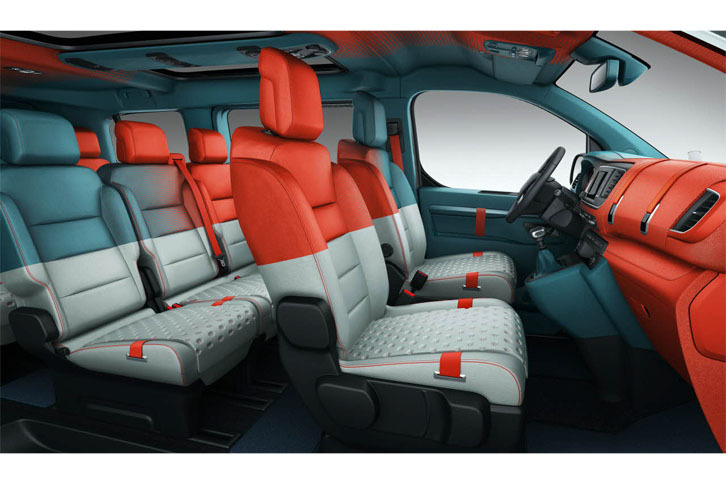 「スペースツアラー ハイフン コンセプト」の室内。