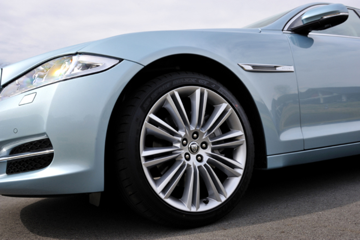 ジャガーXJ 2.0ラグジュアリー（FR/8AT）／XF 2.0プレミアム