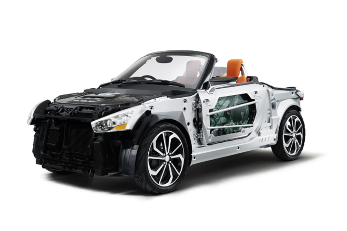 1/20　ダイハツ クオーレ　完成品 ダイハツ「着せ替え」できる軽オープンを提案【東京モーター