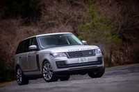 「レンジローバー」にはプラグインハイブリッド車が5モデルラインナップされている。今回試乗したのは、標準ホイールベースの「オートバイオグラフィー」グレードで、車両価格は1831万円。