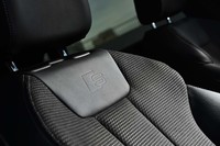 「A4 45 TFSIクワトロSライン」のシート。スポーティーグレードならではの凝ったディテールが、ドライバーを楽しませる。