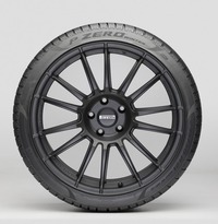 「ピレリPゼロ」初のウインタータイヤが上陸　2020年9月に販売開始の画像