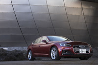 スポーティーさが強調されたフロントエンド。シングルフレームグリルは従来型より幅が広くなっている。