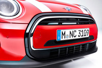 フロントマスクを刷新！ 「MINI 3ドア／5ドア／コンバーチブル」がマイナーチェンジの画像