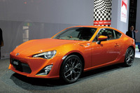 トヨタはエコカーからスポーツカーまで展示