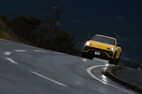 後輪操舵システムを備えた「ウルス」をワインディングロードへ持ち込むと、クルマがふたまわりほど小さくなったかのような感覚を覚えた。