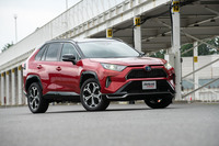 トヨタが「RAV4 PHV」を発表　95kmのモーター走行が可能なプラグインハイブリッドモデル