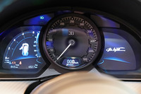 「ブガッティ・シロン ピュアスポーツ」が日本上陸　ハンドリング性能を重視したスペシャルモデルの画像