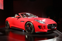 新型「ジャガーFタイプ」発表会