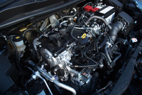 標準車の「ヤリス」と同じ1.5リッター直3自然吸気エンジンを搭載する「GRヤリスRS」。最高出力120PS、最大トルク145N・mという実力で、10段の疑似ステップ変速機構付きCVTと組み合わされる。普通に走ればパワーも十分である。