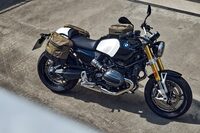 「BMW R12 nineT」は、「R nineT」の後継を担うクラシックなネイキッドモデルで、最高出力109HP/7000rpmの1.2リッター並列2気筒エンジンを搭載する。日本への導入時期や価格は、今のところ未定だ。