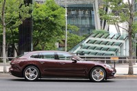 ボディーサイズは全長×全幅×全高＝5049×1937×1432mmで、ホイールベースは2950mm。長さと幅とホイールベースの数値はセダンと変わらない（全高のみ5mm高い）。