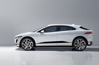 ジャガー初の量産型EV「Iペース」がデビューの画像