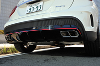 リアディフューザーはハイグロスブラックにペイントされる。