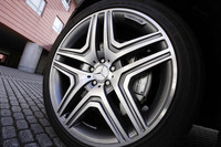 2008年10月のマイナーチェンジで新たに21インチアルミホイールが採用された。