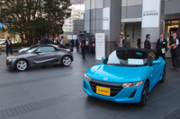 「S660」発表会のひとこま（2015年3月）。かつて「ビート」を所有していたこともあって、大いにコーフンしました。