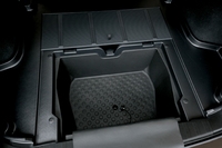 特別装備のマルチパーパスサブトランク。