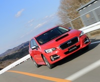2014年春の発売が予定される、スバルの新型ワゴン「レヴォーグ」。写真はプレス向け試乗会における、1.6リッターモデルのプロトタイプ。
    