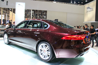 今回の北京モーターショーで、早い段階からLWB仕様攻勢の“のろし”を上げた、「ジャガーXFL」。