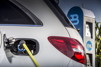 EV仕様の充電ポートは、ガソリン／ディーゼル仕様の給油口の位置に備わる。