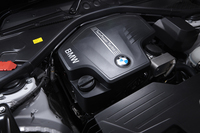 エンジンは最高出力184ps、最大トルク27.5kgmを発生する、2リッター直4直噴ターボのみの設定となっている。