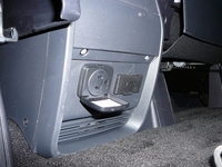 ACソケットは2列目座席の前中央にある