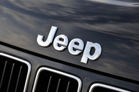 ジープ・グランドチェロキー ラレード
    