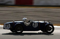 「クラス1」を制した、No.21 1928年ライレー・ブルックランズ9を駆る小林彰太郎選手。