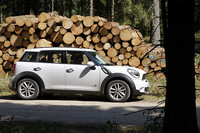 MINIクーパーS クロスオーバーALL4（4WD/6MT）【海外試乗記】の画像