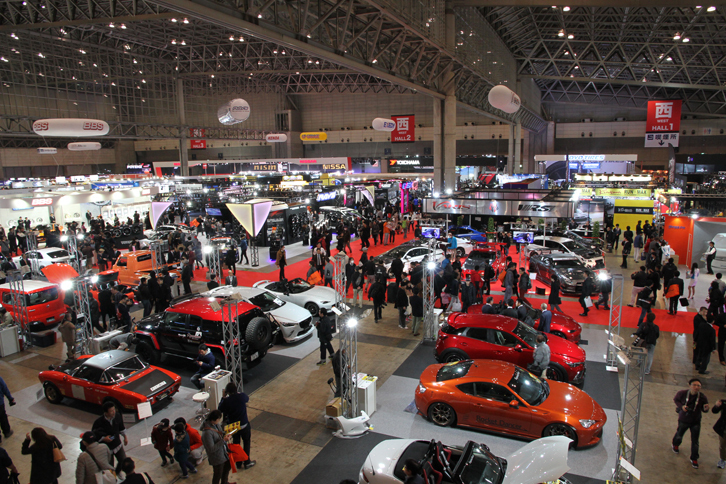 日産やマツダなどがブースを構えていた西1～3ホール。