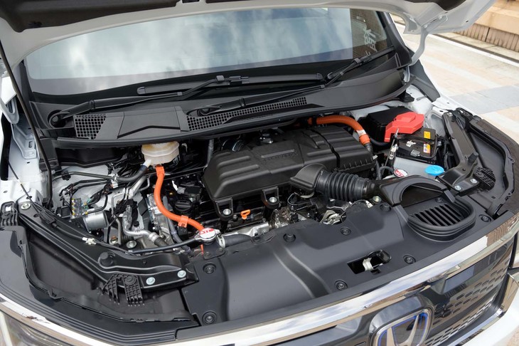 2モーター方式のハイブリッドシステム。2リッター直4エンジンは、巡行時などを除き、モーターを駆動するための発電主体で使われる。