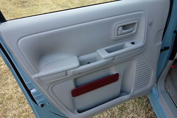 スズキ・スペーシア ハイブリッドX（ドアのインナーパネル）