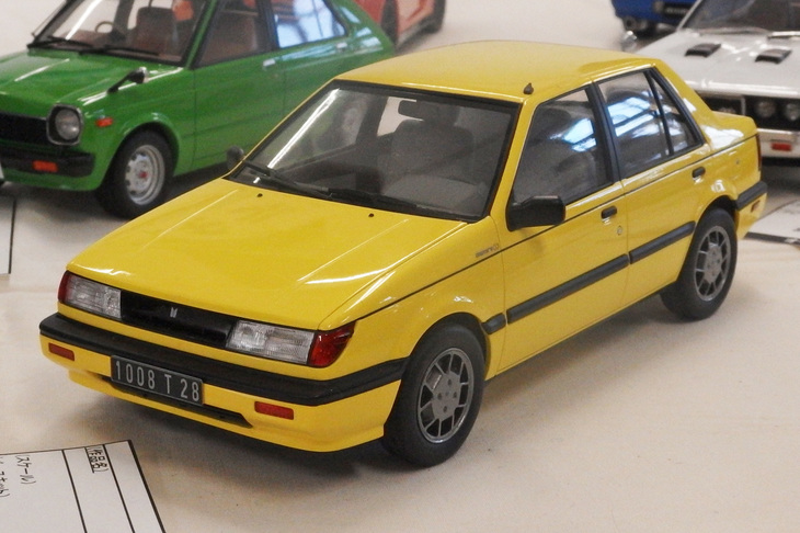 ハセガワからリリースされた1/24「いすゞ・ジェミニ イルムシャー」と「ジェミニZZハンドリング バイ ロータス」。それらをベースに、「街の遊撃手」をキャッチコピーに掲げ、CMでパリの街を縦横無尽に駆け回った量販グレードの「C/C」にコンバート。