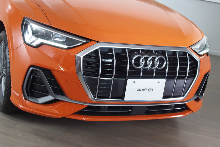 アウディQ3（フロントグリル）