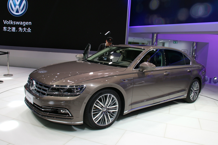 「フォルクスワーゲン・フィデオン」。2016年3月のジュネーブモーターショーで発表された中国専用のラグジュアリーセダン。販売もスタートした。